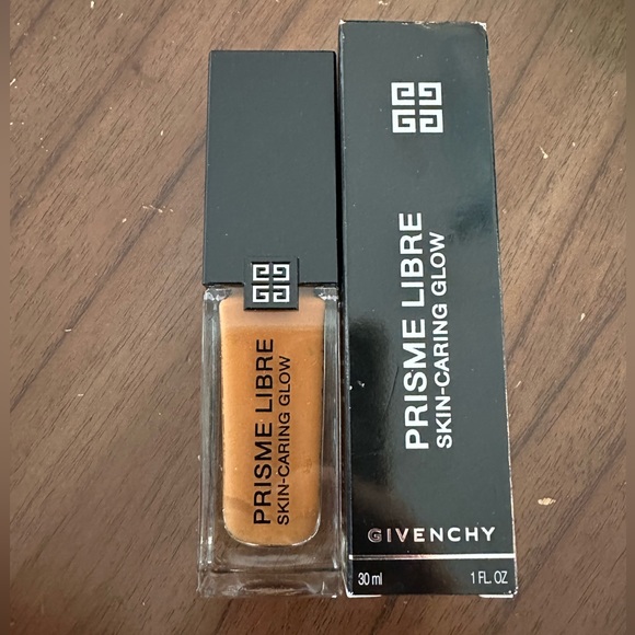 Prisme Libre skin caring glow foundation by Givenchy- Brand new - Picture 1 of 8